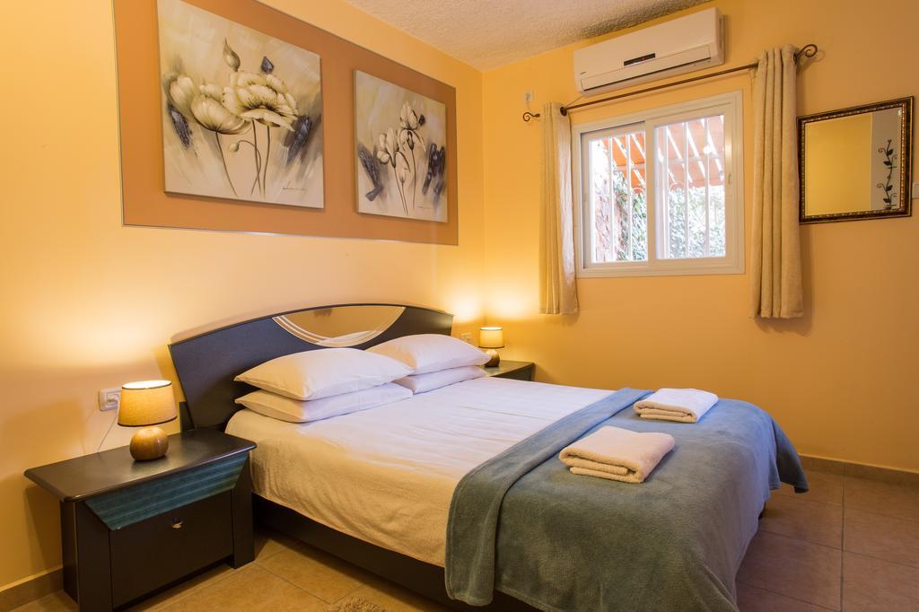 Dead Sea Sun Guest House Αράντ Δωμάτιο φωτογραφία